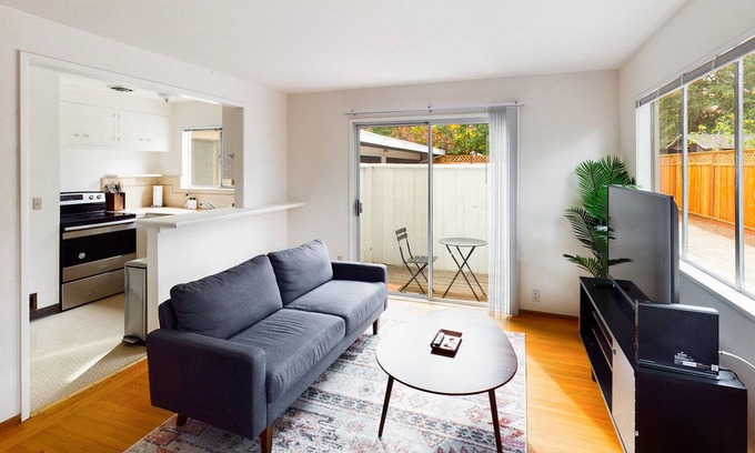 University South House | Comfortable 1BR Palo Alto Retreat with Patio & Kitchen