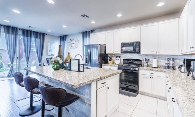 Arden House | Inviting Sunny House: Eco-Friendly, 10/10 Guest Rated Stay