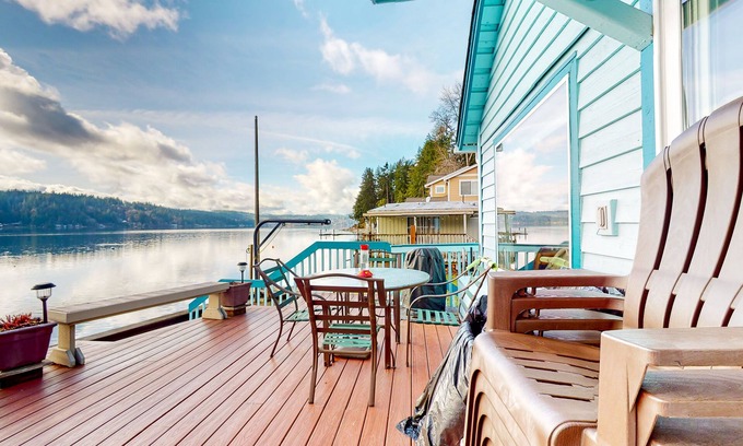 Belfair House | Waterfront Retreat with Fast WiFi & Pool Access