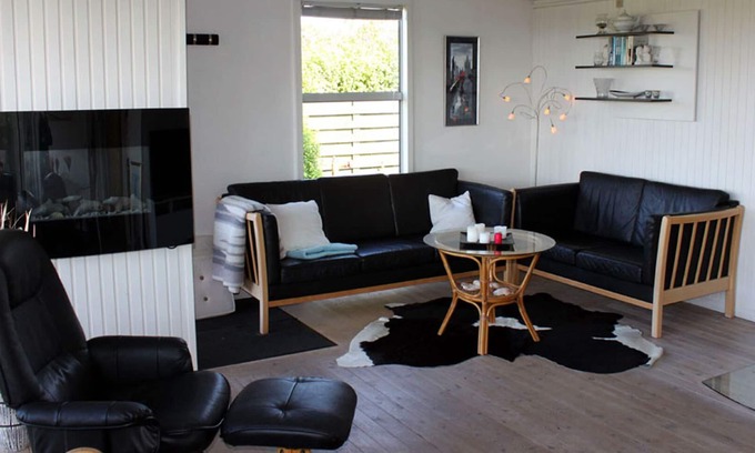 Bøjden House | Inviting Wooden House with Panoramic Baltic Sea Views
