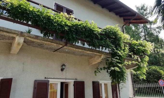 Invorio Apartment | Pet-Friendly Invorio La Corte with Oceanfront Views