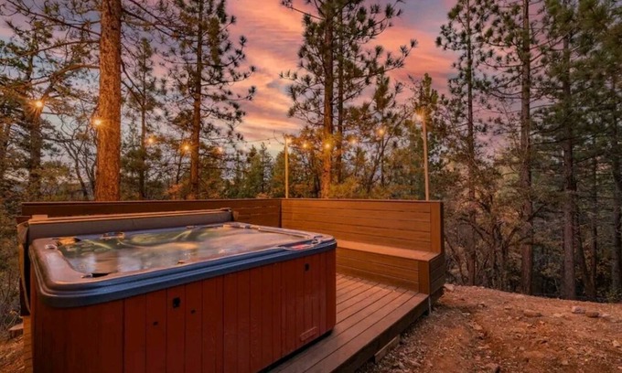 Sugarloaf Cabin | Inyo Treehouse: King Bed, Hot Tub & Fun Games Await