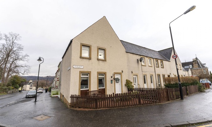 Dalavich House | Cozy Iona: Terrace Retreat for 4 with Breakfast Included
