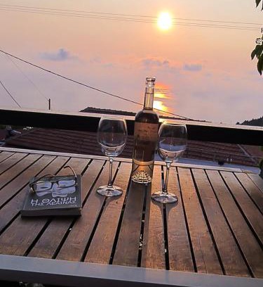 Athani Apartment | Exceptional Ionian Balcony Apartment: Child-Friendly Retreat