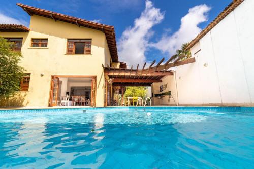 Itapua House | Discover IP01 Casa: 4-Star Suites Steps from Pedra do Sal