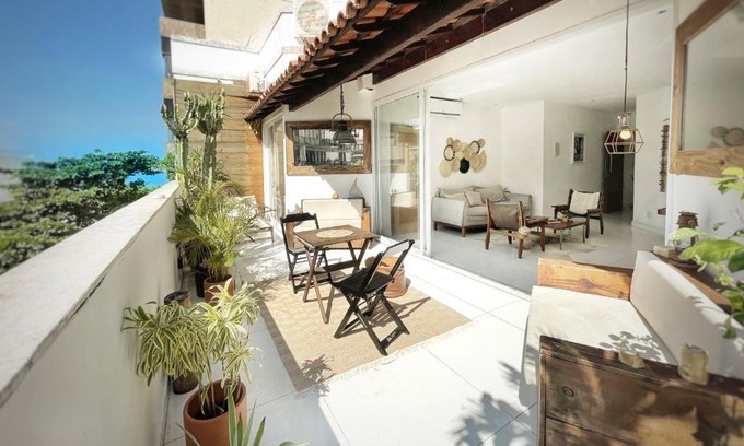 Ipanema Apartment | Elegant Ipanema Penthouse with Ocean View & Breakfast