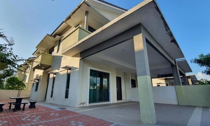 Hulu Kinta House | Ipoh Meru Landed Semi D with Pool & Barbeque for 12 Guests