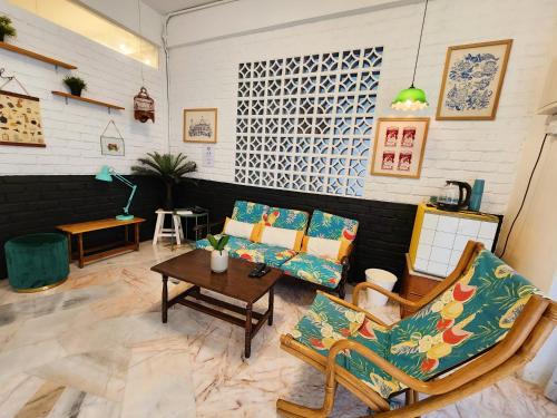 Taman Pengkalan Jaya House | Discover Ipoh Station 18: Rainforest Loft with Breakfast