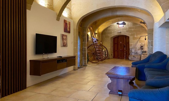 Kercem Villa | Ir-Razzett ta' Kalanc: Top-Rated Family Getaway with Pool