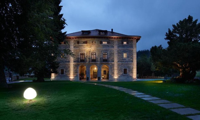 Bidania-Goiatz Hotel | Elegant Iriarte Jauregia: 4-Star Stay with Family Amenities