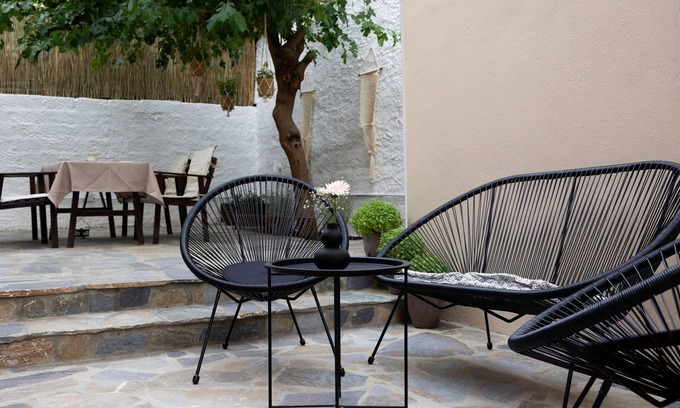 Aigaleo House | Irida's Detached House with Inviting Yard in Athens Center