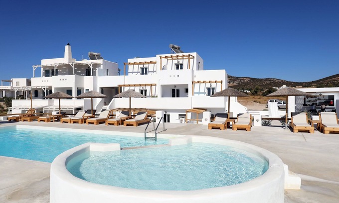 Kastraki House | Irida Vacation Suites: Guest Rated 9.6 with Pool & Spa