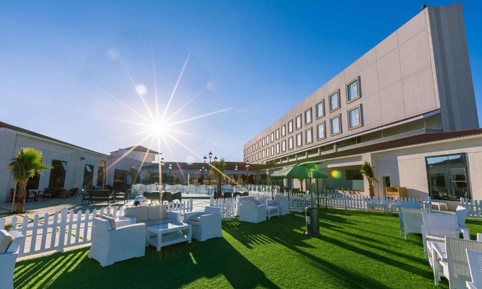 Taif Hotel | Iridium Hotel: A 5-Star Gem with Family-Friendly Amenities