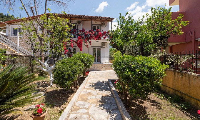 Agios Gordios Apartment | Irini Studio: Steps to the Beach, Pool & Ocean Views