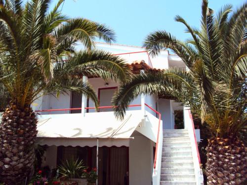 Plomari Apartment | Discover Irini Studios: Pet-Friendly Retreat with Breakfast