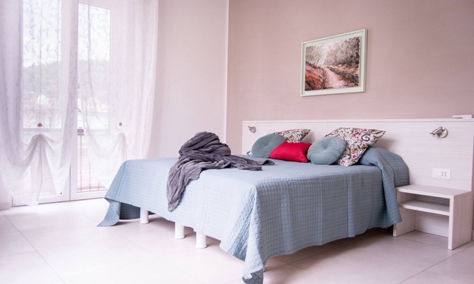 Garda House | IRIS Apartment – Steps from the Lake & Town Center, Pets Welcome
