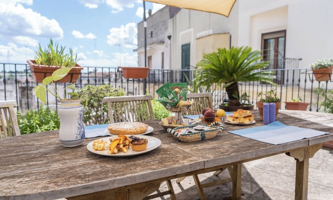 Laterza Bed & Breakfast | Eco-Friendly Iris Bed and Breakfast with Perfect 10/10 Rating