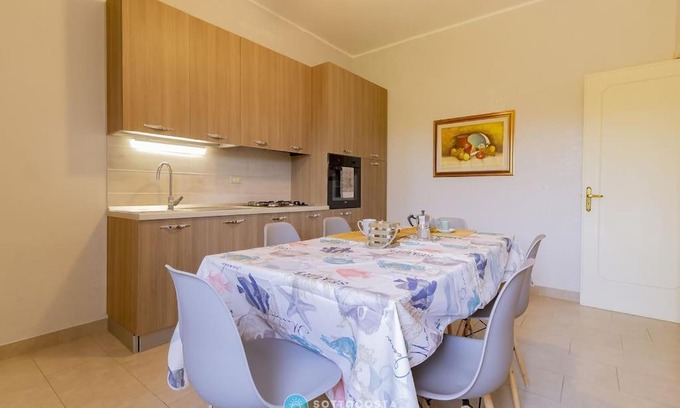 Roca Vecchia Apartment | IRIS Flat: Family-Friendly Getaway with Pet Amenities