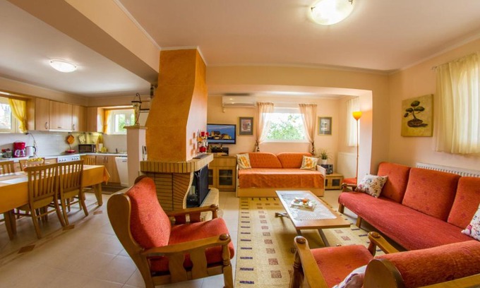 Lefkakia Apartment | Discover Iris-Gogo House: 4-Star Stay with Family-Friendly Extras