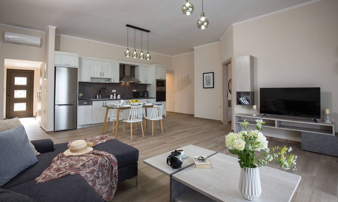Korfalonas House | New Iris Holiday House with Ocean View & Family-Friendly Amenities