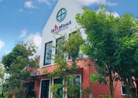 Nakhon Chum Villa | Discover Iris Homestay: Top-Rated Comfort with Pool Access