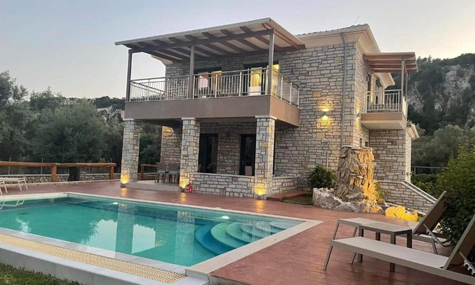 Frinion Villa | Discover Iris Villas Complex: Family-Friendly Ocean Views