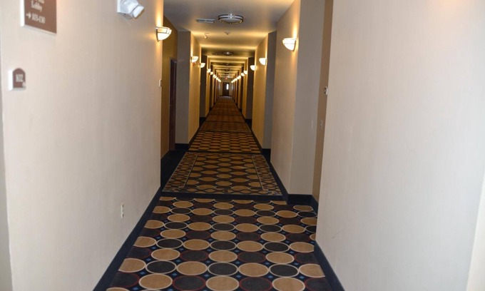 Lazbuddie Hotel | Discover Irish Inn And Suites: Family-Friendly Getaway