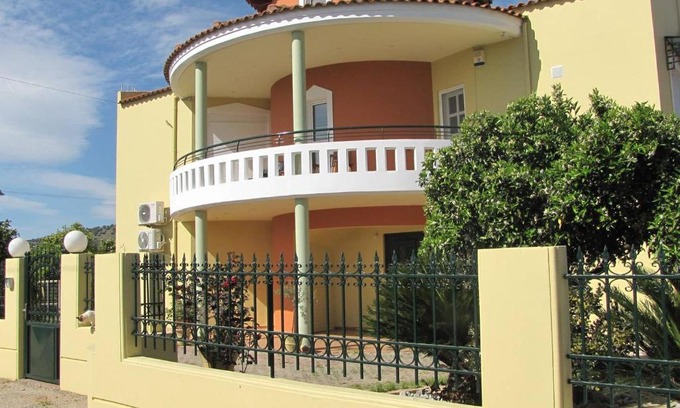 Nea Tirintha Apartment | Pet-Friendly Iro's House with Excellent 9.7/10 Ratings