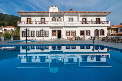 Agios Konstantinos Hotel | Discover Iro's Residence: Oceanfront Retreat with Pool