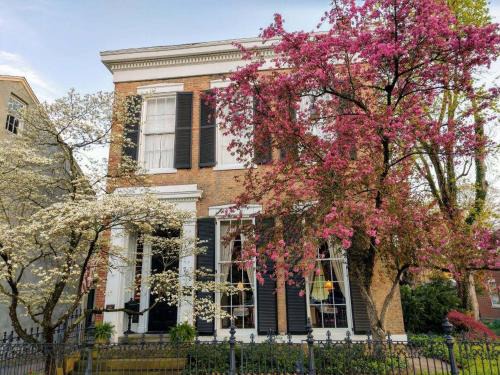 Madison Bed & Breakfast | Discover Iron Gate Inn - Unforgettable Stay Awaits You