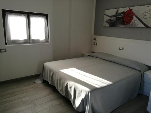 Area Intermarine Resort | Pet-Friendly IRON GATE MARINA3B with Pool and Dining
