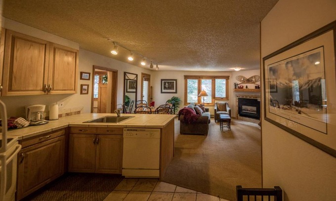 Winter Park House | Stylish Iron Horse Building D Unit 4104 with Pool & Hot Tub