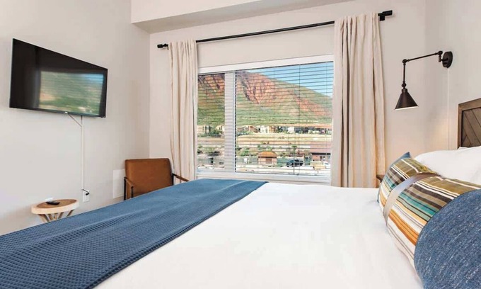 Glenwood Springs Condo | Top-Rated Iron Mt Hot Spgs Condo with Family Amenities