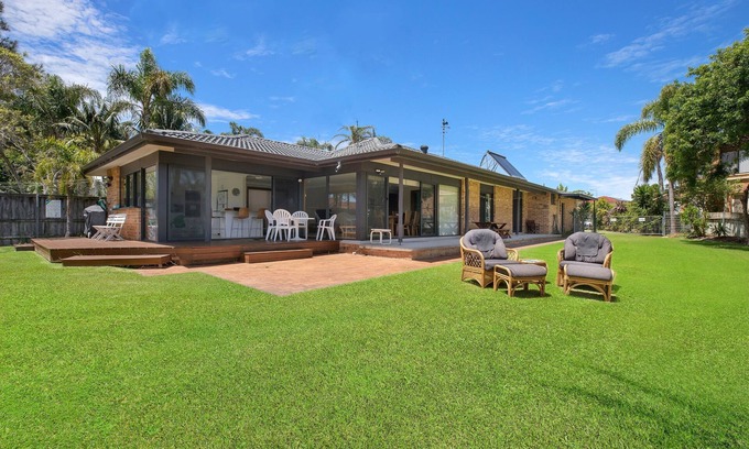 Forster House | Ironbark: Impressive Waterfront Escape with Ocean Views