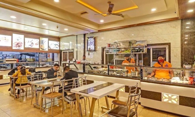 Phase 2 Hotel | Family-Friendly iROOMZ Sri Udupi Park Suites in PMC