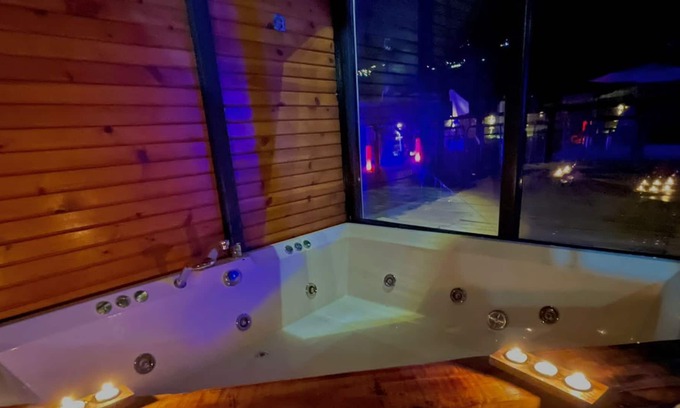 Sapanca House | Relax in a Cozy Jacuzzi with Heated Pool Retreat