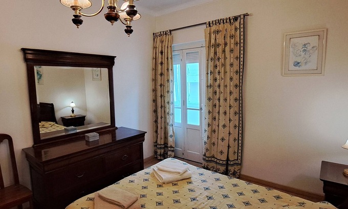 Algueirao - Mem Martins Apartment | Cozy Apartment in Mem Martins, Near Sintra with Ocean View