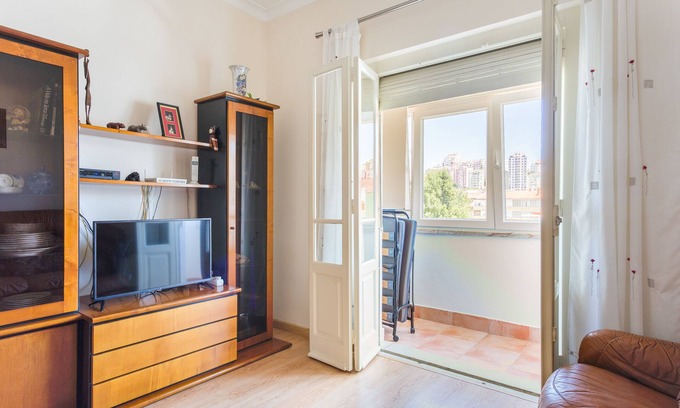 Algueirao - Mem Martins Apartment | Cozy Vacation Apartment Near Sintra with Ocean View