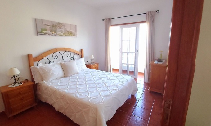 Alojera Apartment | Isabel: Breathtaking Ocean and Mountain Views Await