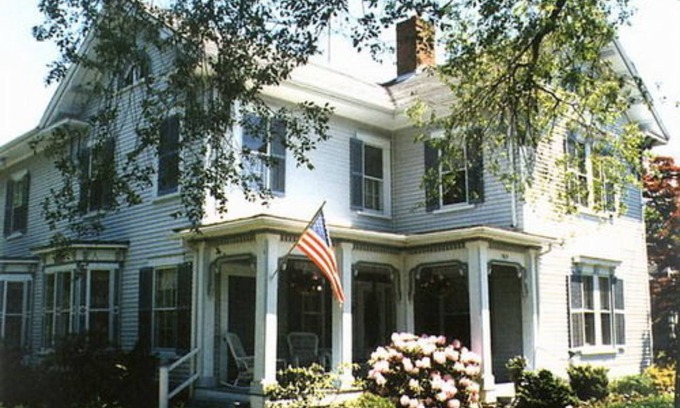Sandwich Bed & Breakfast | Indulge at Isaiah Jones Homestead Bed & Breakfast, Rated 9.2