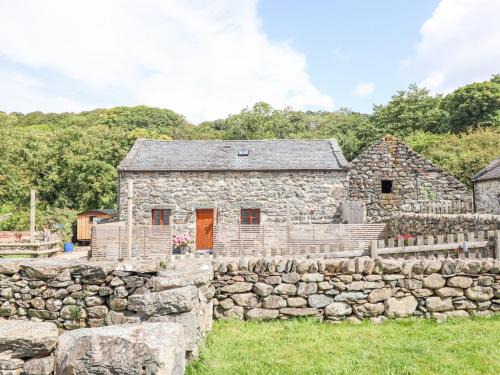 Llanfair House | Isallt: Family & Pet-Friendly 4-Star Retreat Awaits You