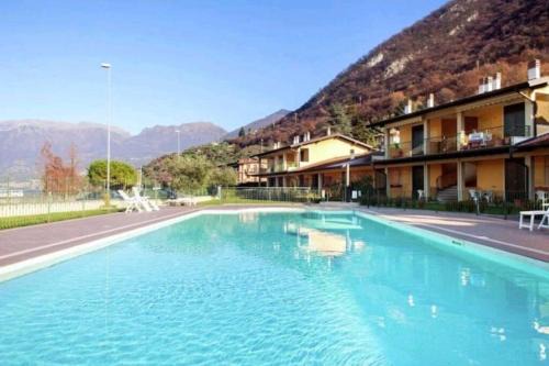 Sulzano Apartment | Beautiful Iseo Lake Apartment with Oceanfront Views