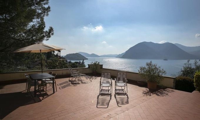 Sulzano Apartment | Pet-Friendly Getaway at IseoLakeRental - Casa Rododendro