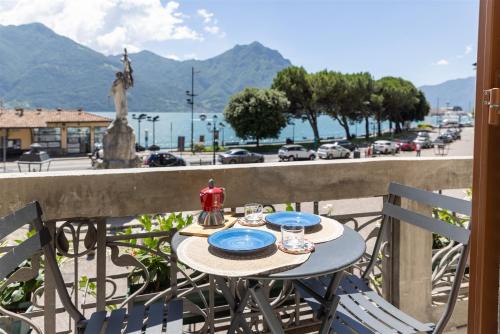 Lovere Old Town Apartment | Discover IseoLakeRental - La Terrazza sul Porto Retreat