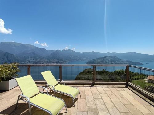 Plassi Apartment | Scenic IseoLakeRental - Panorama House with Oceanfront Pool