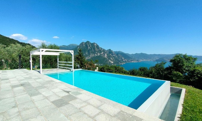 Solto Collina Apartment | Tranquil Fabula Home Rental at Trivia Resort - Family Friendly