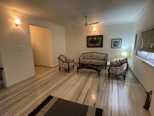 Vadodara Apartment | Family-Friendly Ishan Apartments - Rated 8/10 for Comfort