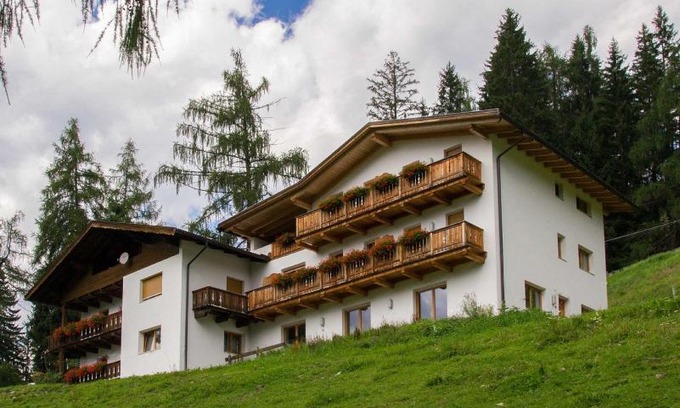 Valle San Silvestro House | Discover Isidorhof: Family-Friendly Retreat with Top Reviews