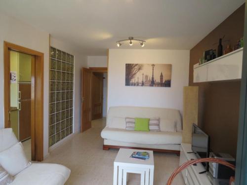 Isla Apartment | ISLA LUNA: Family-Friendly Retreat with Pool & High Ratings