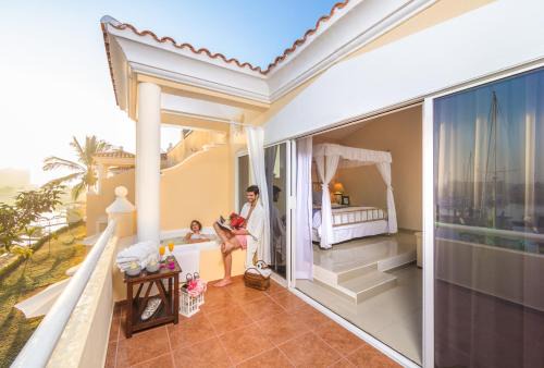 Marina Mazatlan Apartment | Explore Isla Mazatlan Residence Club: Pet-Friendly Retreat